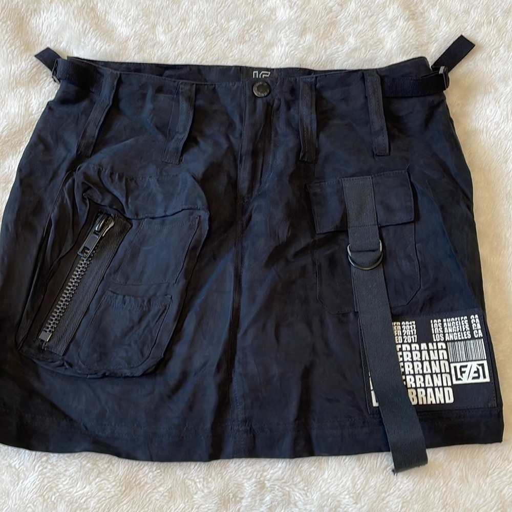 LF woman’s skirt